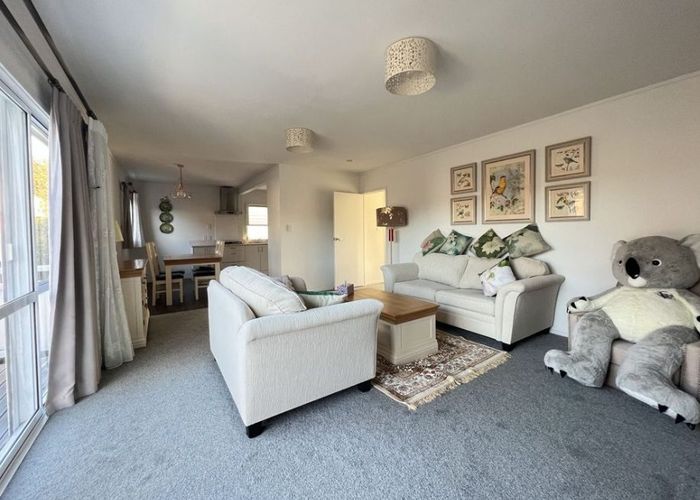  at 1/110 Saddleback Rise, Murrays Bay, North Shore City, Auckland