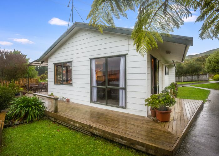  at 8 Ribbonwood Terrace, Ranui, Porirua