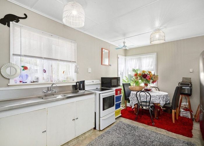  at 11 Wainuiomata Road, Wainuiomata, Lower Hutt, Wellington