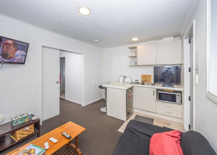  at 12 Crescent Court, Melville, Hamilton