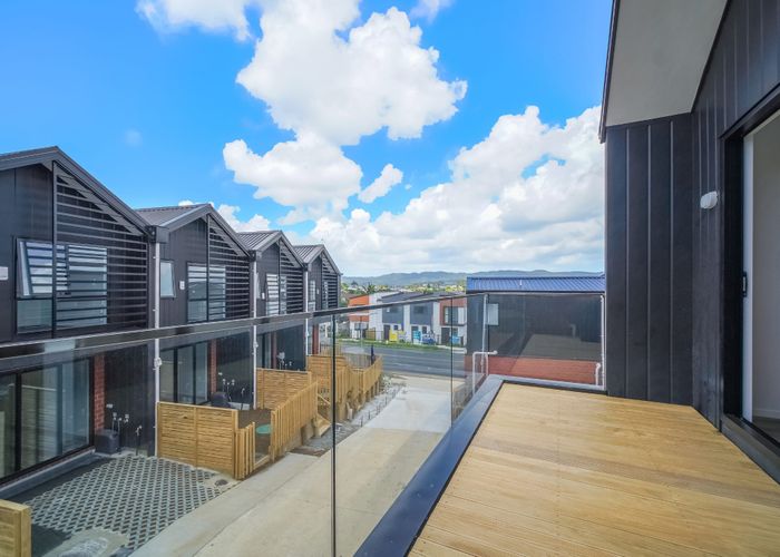  at 9/233 Great North Road, Henderson, Waitakere City, Auckland