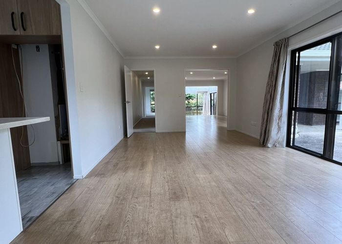  at 16 Loloma Drive, Half Moon Bay, Auckland