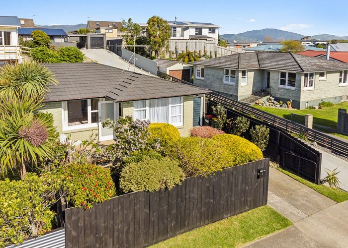  at 2 Anthony Grove, Paraparaumu Beach, Paraparaumu