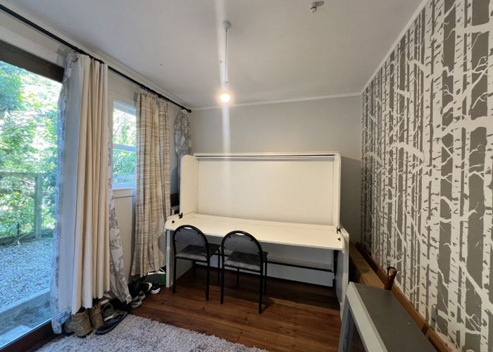 at Lower Flat/5 Richmond Road, Eastbourne, Lower Hutt, Wellington
