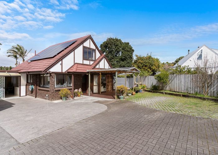  at 2/27 Curacao Place, Half Moon Bay, Auckland