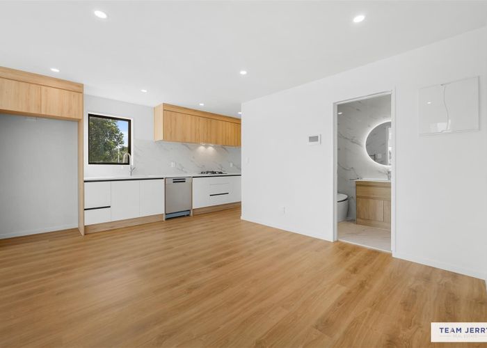 at Lot 11, 6 Woodhouse Place, West Harbour, Waitakere City, Auckland