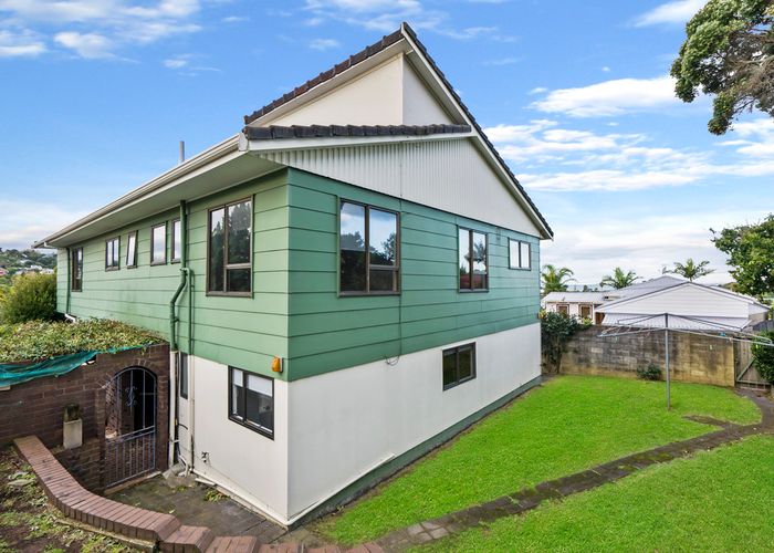  at 18 Glencoe Road, Browns Bay, Auckland