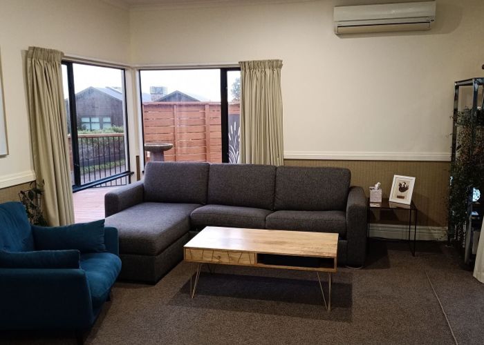  at 5 The Strand, Fitzherbert, Palmerston North, Manawatu / Whanganui