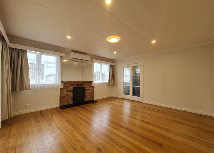  at 17 Woodward Avenue, Mangere Bridge, Auckland