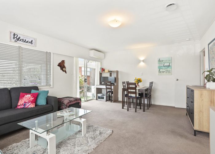  at 1/7 Edmonton Road, Henderson, Waitakere City, Auckland