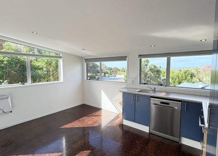  at 86A Parr Terrace, Castor Bay, North Shore City, Auckland