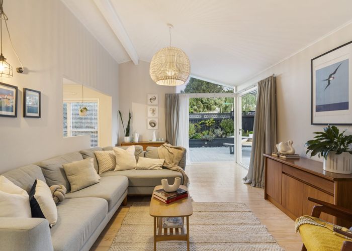  at 277 Rangatira Road, Beach Haven, Auckland