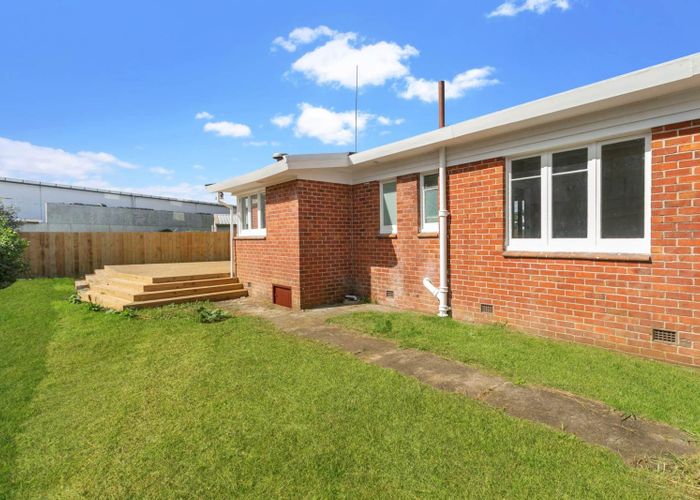  at 4 Albert Road, Manukau, Auckland