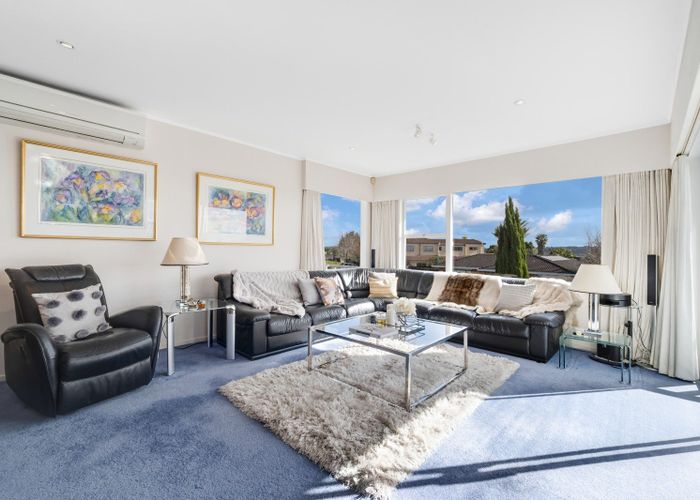  at 8 Fielding Crescent, Farm Cove, Manukau City, Auckland