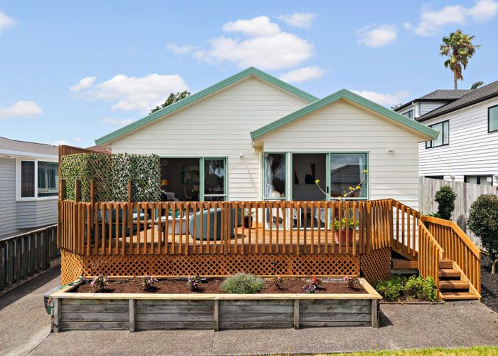  at 9a Bradbury Road, Botany Downs, Manukau City, Auckland