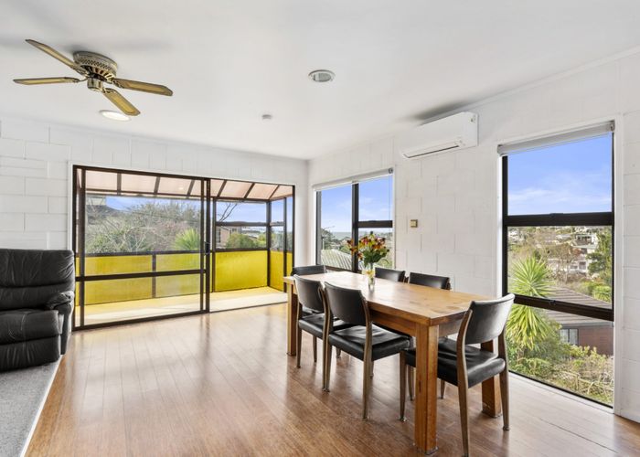  at 2/90 Browns Bay Road, Rothesay Bay, Auckland