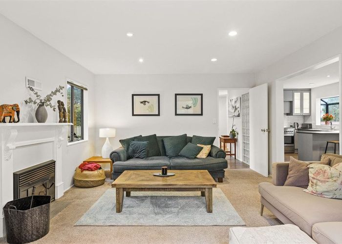  at 2/33 Waipa Street, Birkenhead, Auckland