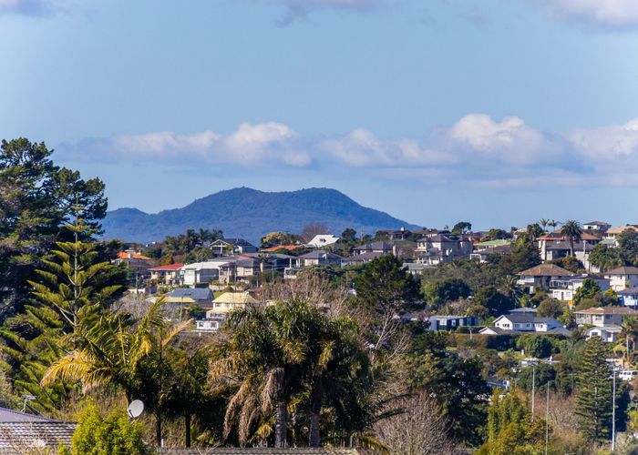  at 1/4 Newstead Avenue, Browns Bay, Auckland