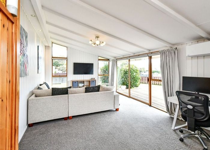  at 8 Booker Place, Weymouth, Manukau City, Auckland