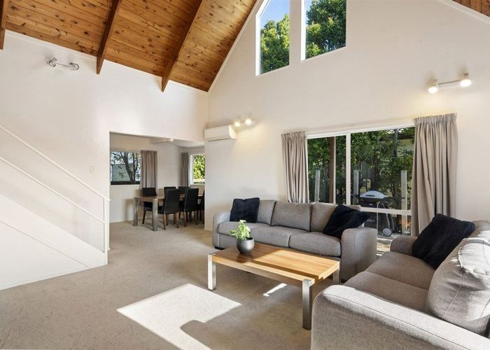  at 2/30 Bond Crescent, Forrest Hill, Auckland