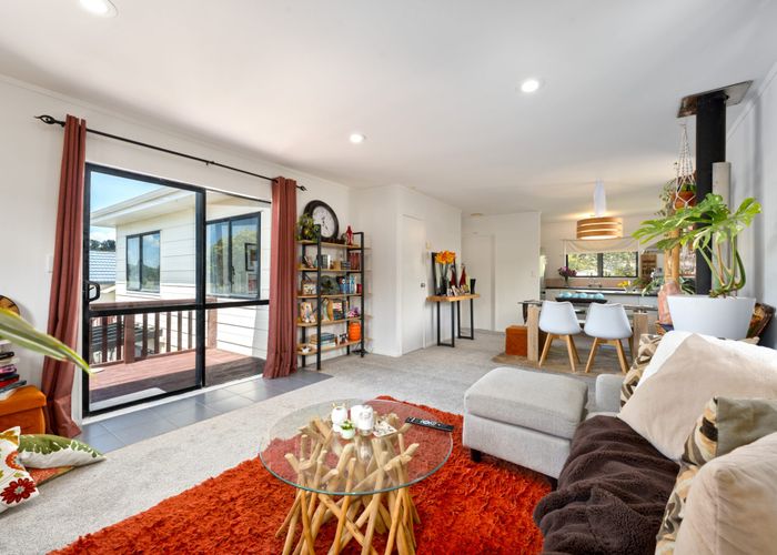  at 3 Loughanure Place, Massey, Waitakere City, Auckland