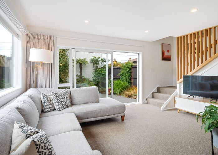  at 2/194 Hastings Street East, Waltham, Christchurch