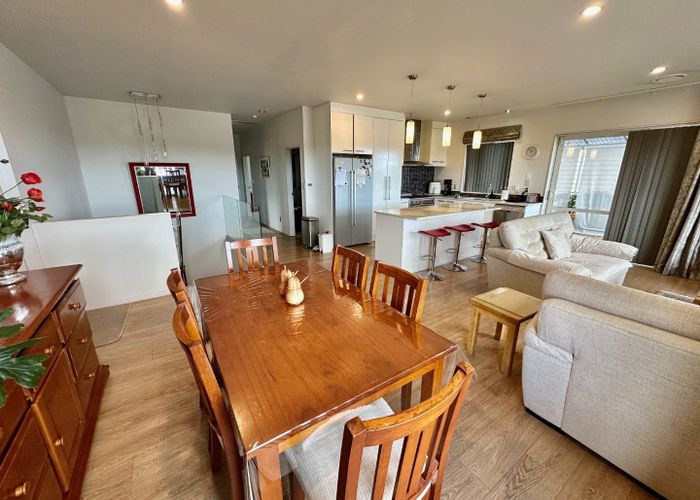  at 16 San Casello Rise, Henderson, Waitakere City, Auckland