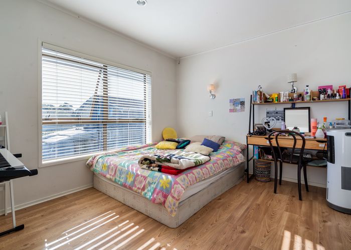  at 2/7 Eversleigh Road, Belmont, Auckland