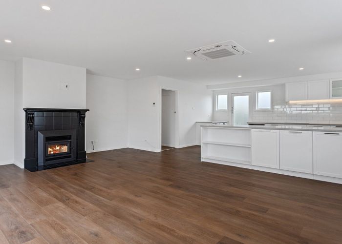  at 1/135 Aikmans Road, Merivale, Christchurch