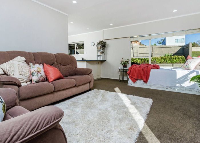  at 1/25 Mayall Avenue, Beach Haven, North Shore City, Auckland