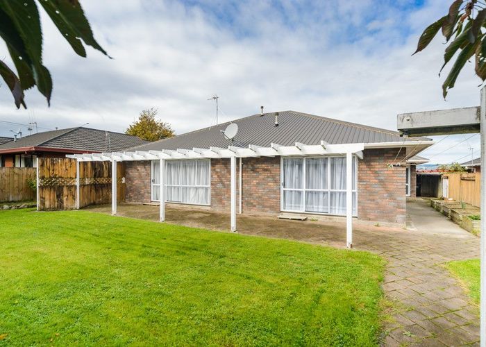  at 4 Royal Oak Drive, Kelvin Grove, Palmerston North