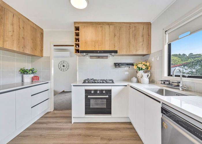  at 11 Redlands Grove, Swanson, Auckland