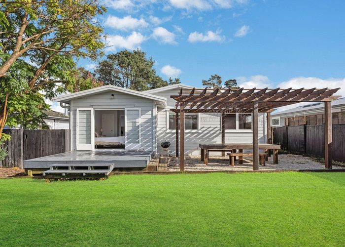  at 84 Millbrook Road, Henderson, Waitakere City, Auckland
