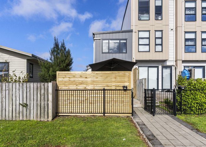  at 12/122 Pooks Road, Ranui, Auckland