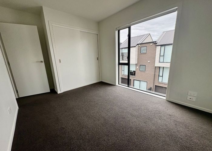  at 1 Fruitvale Road, New Lynn, Waitakere City, Auckland
