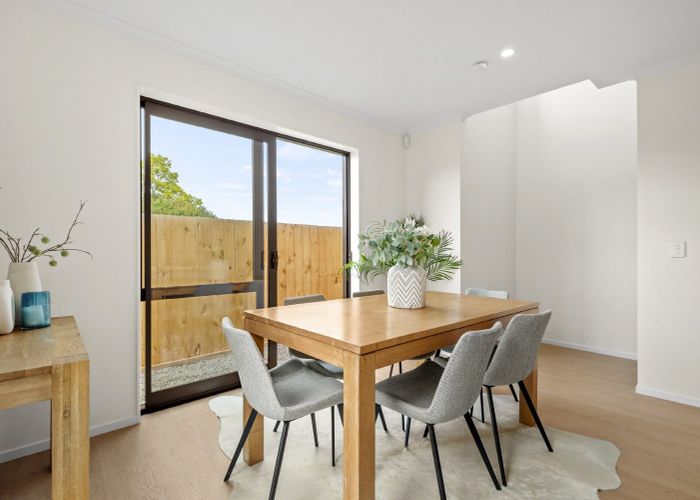  at 3 Isabella Lane, Henderson, Waitakere City, Auckland
