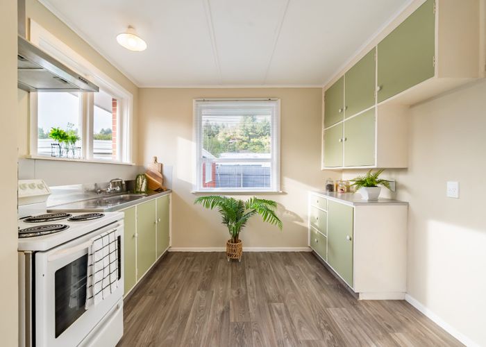  at 2/8 Oregon Drive, Maoribank, Upper Hutt, Wellington
