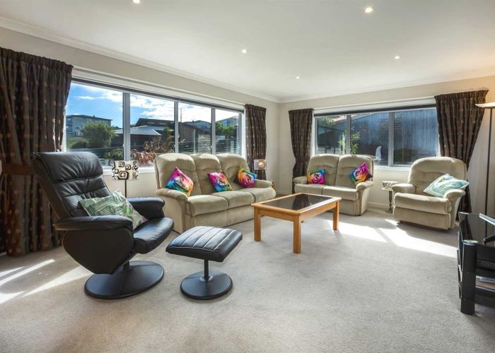  at 7 Tasman Close, Aotea, Porirua, Wellington