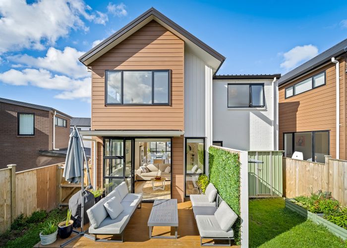  at 16 Seafarer Crescent, Stanmore Bay, Whangaparaoa