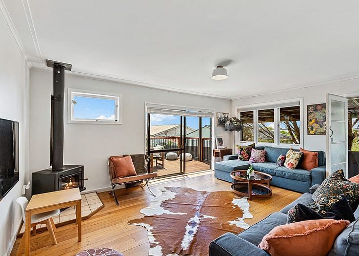  at 2/23 Clayburn Road, Glen Eden, Auckland