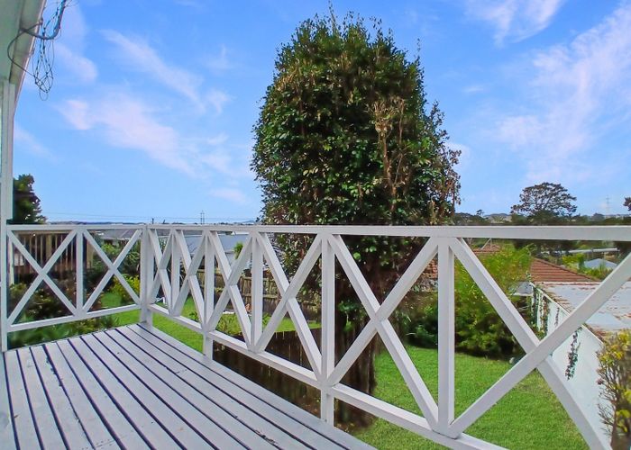  at 1/11 Talavera Place, Te Atatu South, Auckland