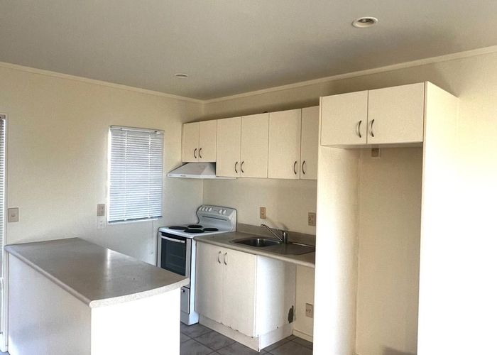  at 3 Lockingston Avenue, Henderson, Waitakere City, Auckland