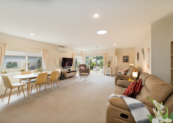  at 8 Espalier Drive, Henderson, Auckland
