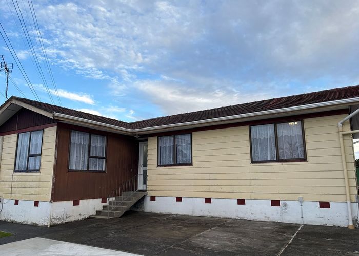 at 5 Treviso Place, Clover Park, Manukau City, Auckland