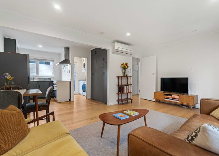  at 2/57 Church Road, Mangere Bridge, Auckland