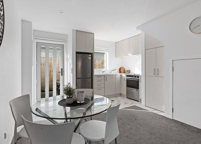  at 4/8 Yeovil Road, Te Atatu Peninsula, Auckland