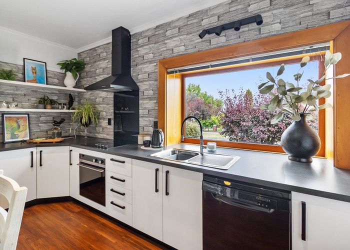  at 19 Hill View Crescent, Highfield, Timaru