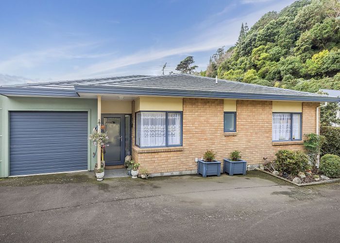  at 8/5 Court Road, Tawa, Wellington