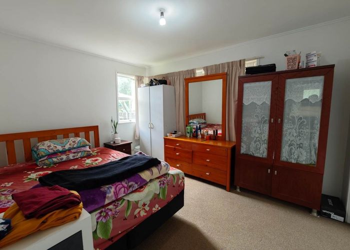  at 5 Shale Avenue, Massey, Waitakere City, Auckland