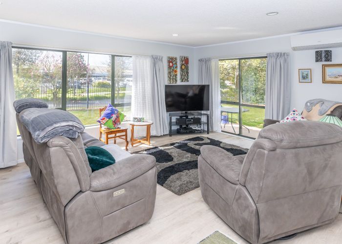  at 115 Oakridge Grove, Flagstaff, Hamilton
